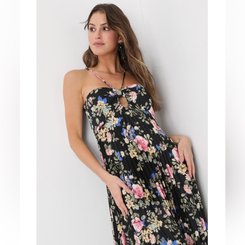 Lulus floral print halter midi dress. Size small. Perfect Wedding Guest Dress!